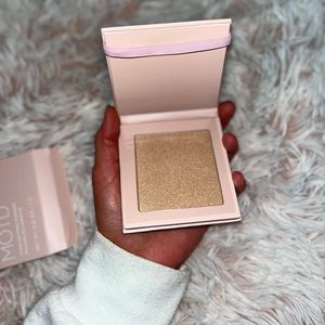 Beautiful Highlighting Powder